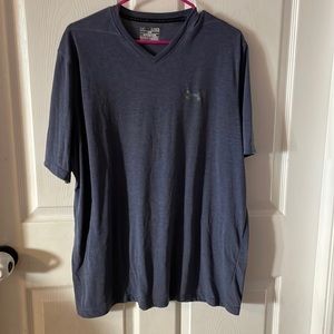 XL loose fit Under Armour Vneck heat gear t shirt
